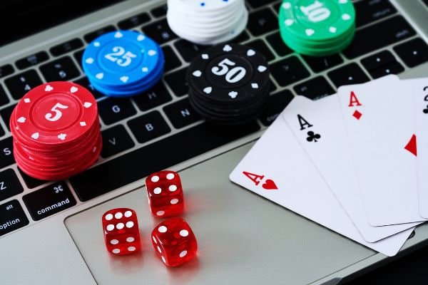 Komunikasi mobile untuk mengajak teman dewasa